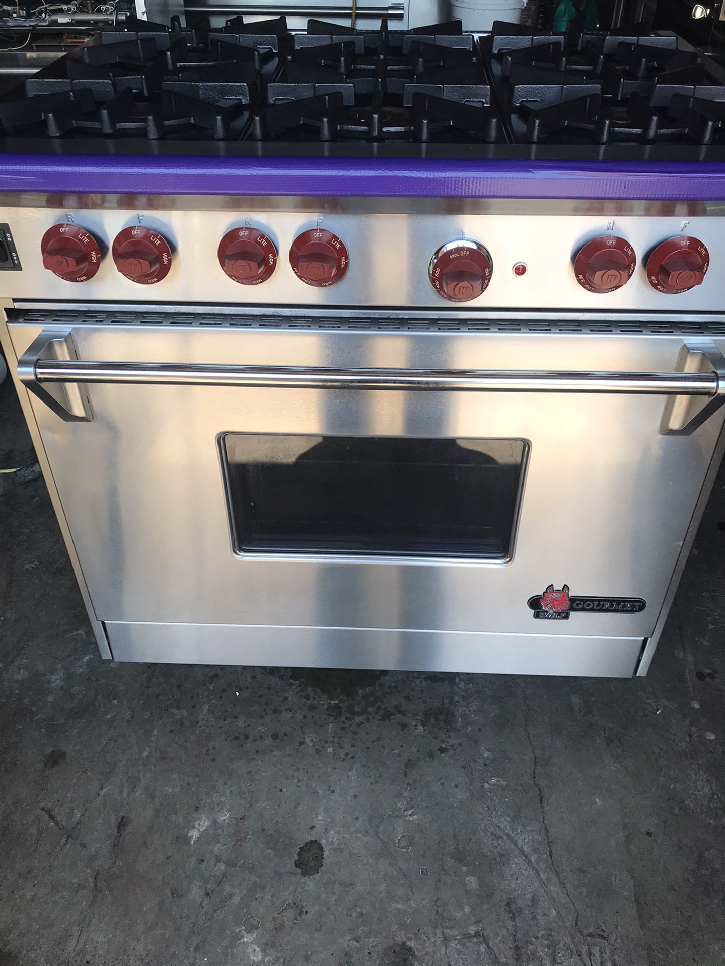 Wolf Professional Stove 36” Natural Gas  6 Burners 