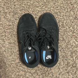 Nike SB Chron 2 Canvas skate shoes in Triple Black