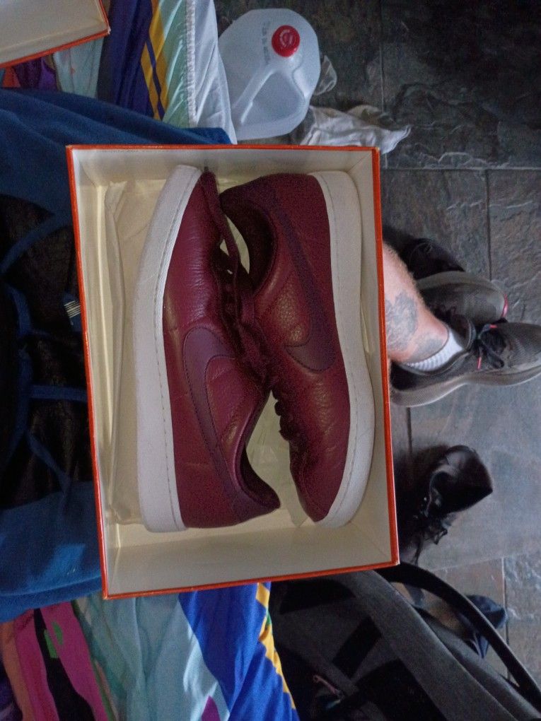 Maroon Nike Shoes