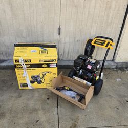 Dewalt 3600 PSI 2.5 GPM Gas Cold Water Professional Pressure Washer with HONDA GX200 Engine
