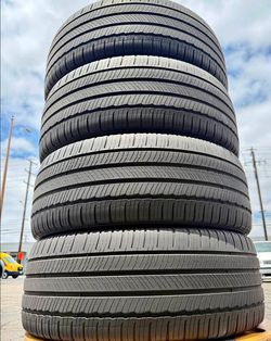 235 45 18 Michelin tires Con 80% de Vida Las 4