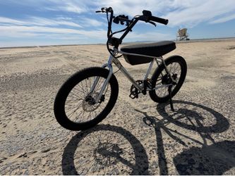 ZOOZ Ultra Urban Gen 4 ZOOZ E Bike Low Miles Beach Cruiser Fast