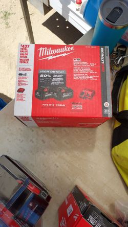 Milwaukee
M18 18-Volt Lithium-lon High
Output Starter Kit with Two 6.0
Ah Battery and Charger