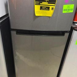 Magic Chef HMDR450SE 4.5 cu. ft. 2 Door Mini Fridge SOSAF