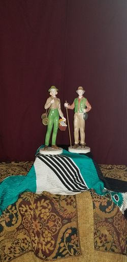 FIGURINES