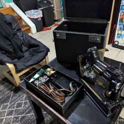 Portable Singer Sowing Machine Model 221-1 Antique 