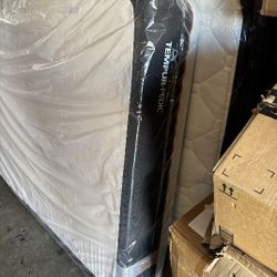 BRAND NEW TempurPedic Luxeadapt Queen