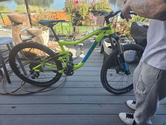 Giant Full Suspension Mountain Bike