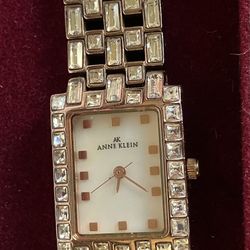 Beautiful Rose Gold Crystal Anne Klein Bracelet Watch! 