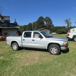 2003 Dodge Dakota Crew Cab V8 2WD 