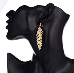 Brand new feather Earrings  