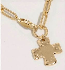 Chunky Cross Nexklace