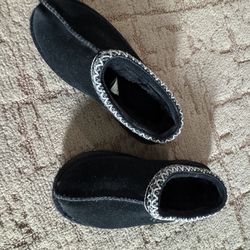 Boys UGGS Slippers Size 12 