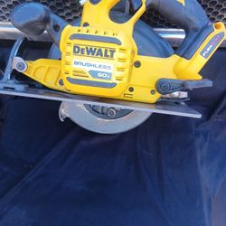  DeWalt XR 60v Max 7-1/4 Bruschless Cordless Circular Saw
