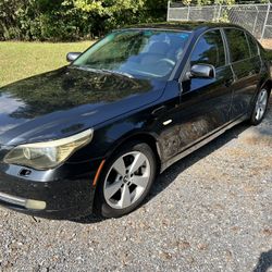 Excellent running BMW 528I extremely low miles very clean
