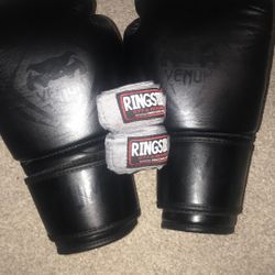 Venom Boxing Gloves With Wraps 
