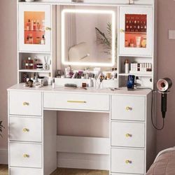 New, Never Used. Still In Box Large Vanity 