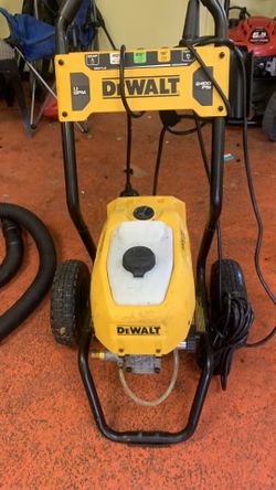 Dewalt 2400 Psi 1.1 gpm 2400 psi Pressure Washer