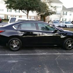 Rims no tires 17in from this 2014 altima.
