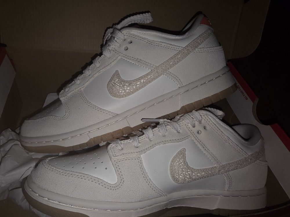 NEW Nike