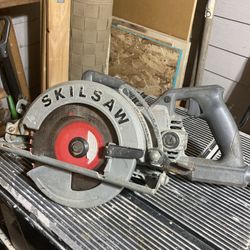 Skilsaw Worm Drive Circular Saw     