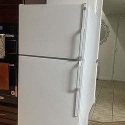 General Electric Refrigerator Fridge Freezer Free Local Delivery/30 Day Warranty