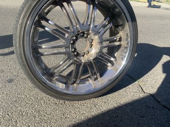 RIMS 20s Come With Tire $450 All 4 Universal Have Cap For 3 Of Them And All The Lug Nuts Price Negotiatable Talk Nice To Me