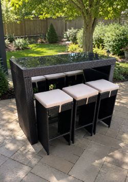 7-Piece Outdoor Wicker Bar Set