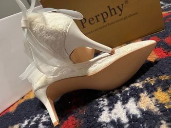 White lace heels with bow