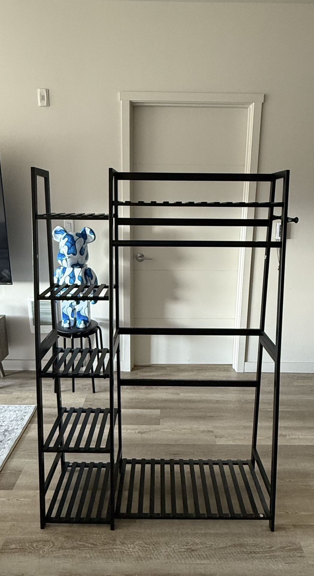 Modern Closing Rack