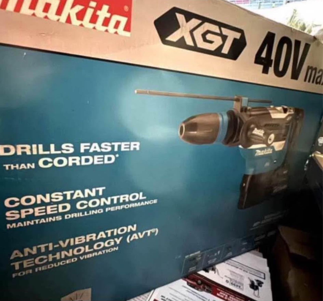 40V Max XGT Brushless Cordless 1- 9/16 in. AVT Rotary Hammer Kit,