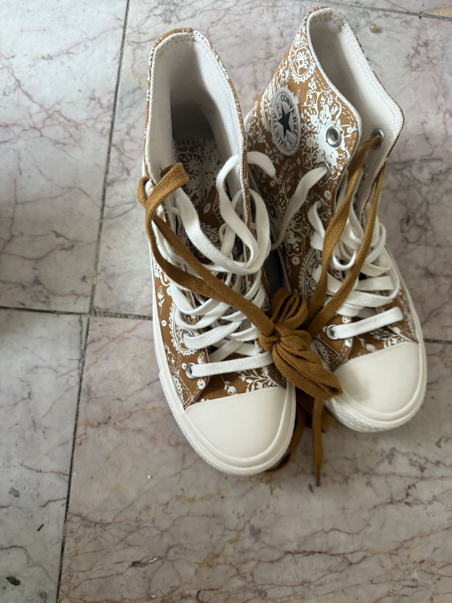 Brand New Converse 30$