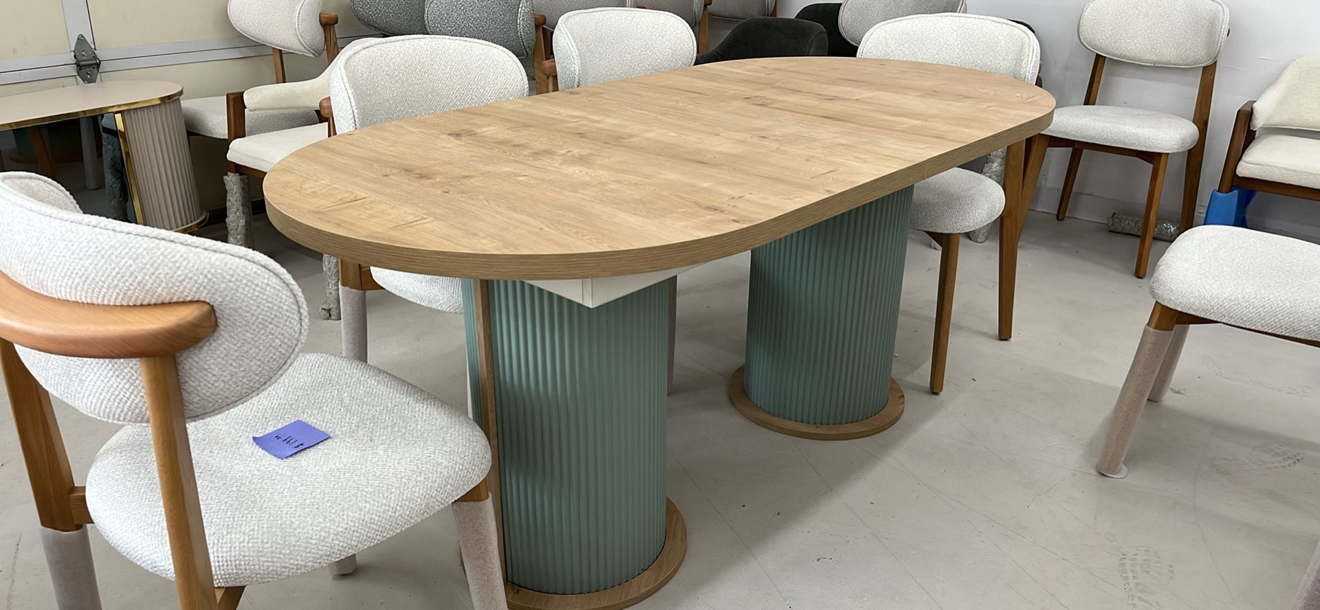 Mid-Century Modern Oval Dining Extendable Table – 71" Easy-to-Clean Kitchen Table