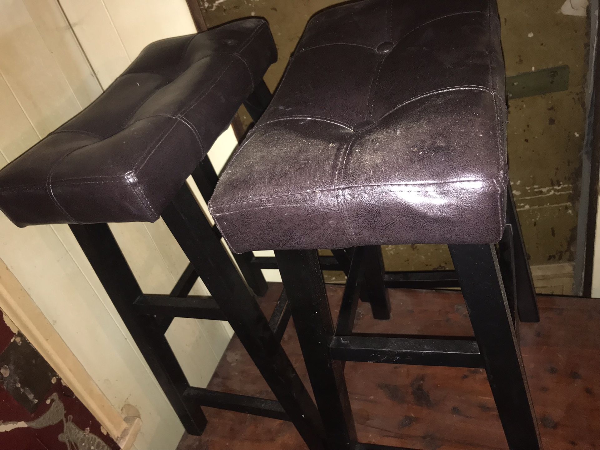 2 Stools 