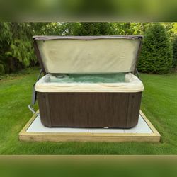 Jacuzzi South Seas Spas 748L, Cover Lifter and Steps - Good โ Fairfield, CT