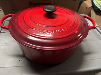 Le Crueset 13.25 qt round Dutch oven