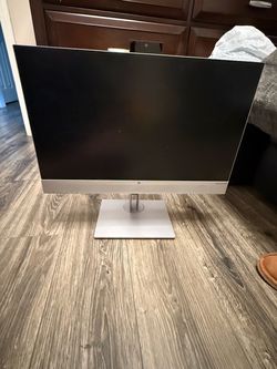 2 HP EliteDisplay 24” Monitors w/ Webcam & Speakers – Dual Monitor Setup