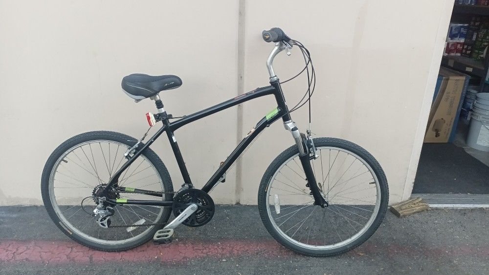 26in. Raleigh Aluminum Cruiser/Mountain Bike.