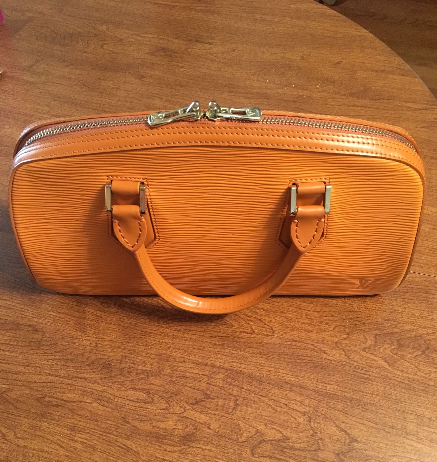 Louis Vuitton Mandarin Orange Leather Satchel Bag LV52082 for Sale in  Pawtucket, RI - OfferUp