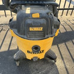 DeWALT Power Wet/Dry Vacuum In Good Working Oder