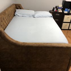Full Size Daybed With Trundle, Mattress & Mattress Topper