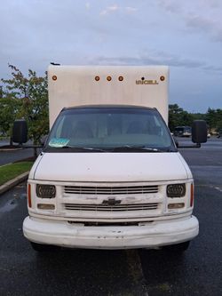 1999 Chevrolet Express box truck
