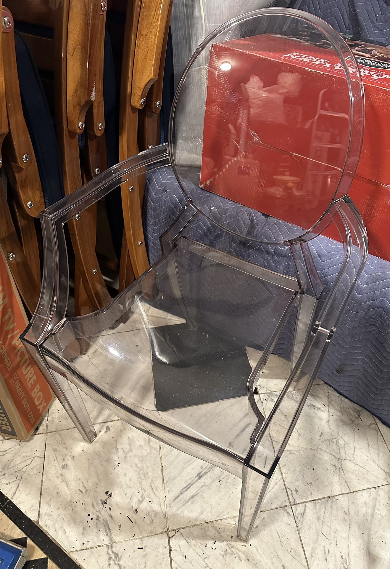 1 Kartell Louis Ghost Clear Resin Chair