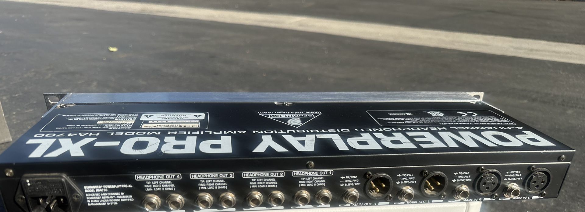 Behringer Headphone Distributor