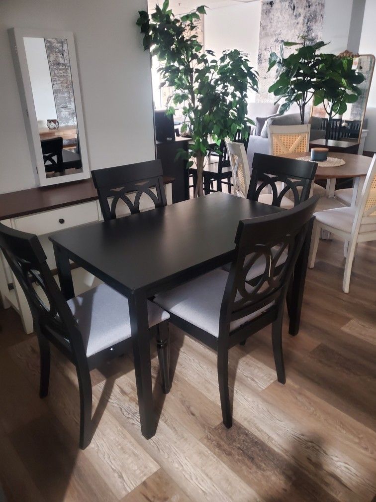 Small Black 5pc Dining Set With 4 Chairs With Fabric (New)