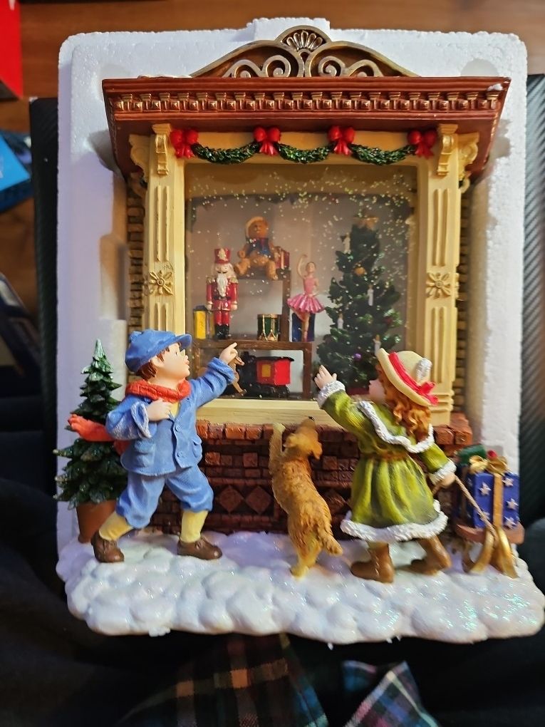 Christmas Window Display Water Globe