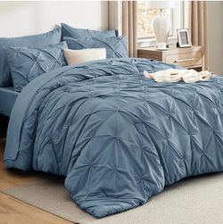 Bedsure 7 PCS King Size Mineral Blue Comforter Set Pintuck All Season
