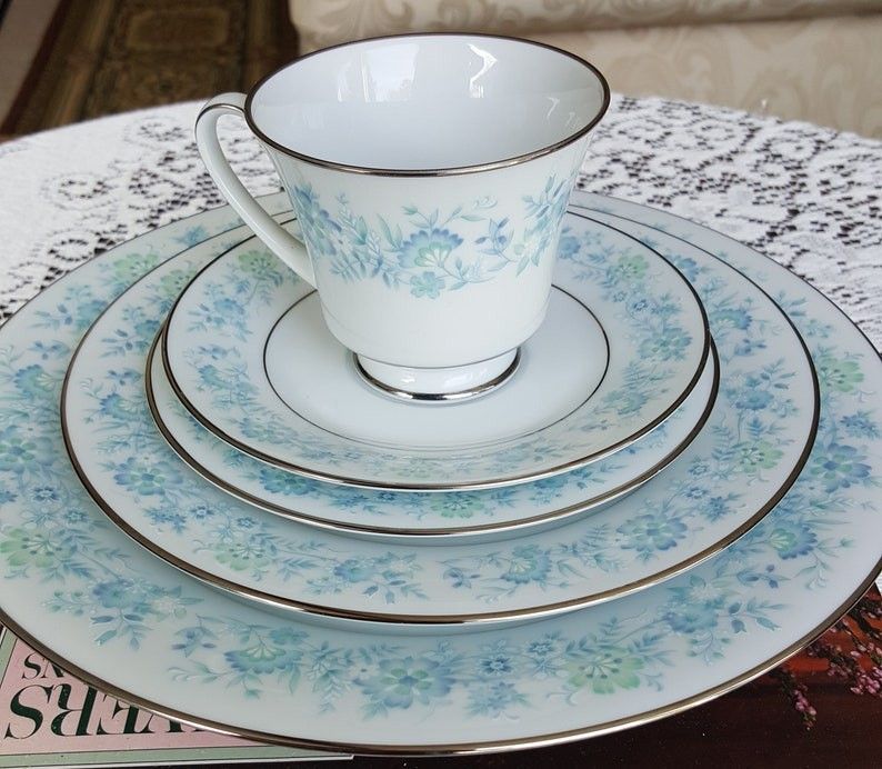 Beautiful Blue / Green Noritake Milford China 12 Dinner Plates