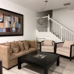 Sofá, Mesa, Butacas y Cuadro