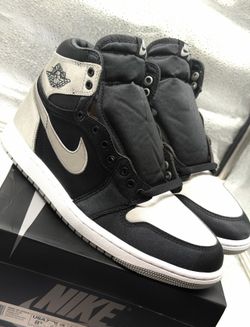 Nike Air Jordan 1 Retro High OG - Black / Medium Grey (Size W 8.5 / M 7) - Brand New